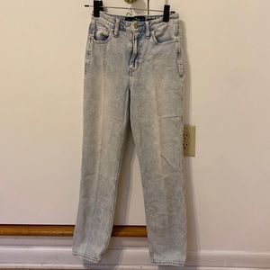 Hollister Ultra High Rise Light Wash Mom Jeans